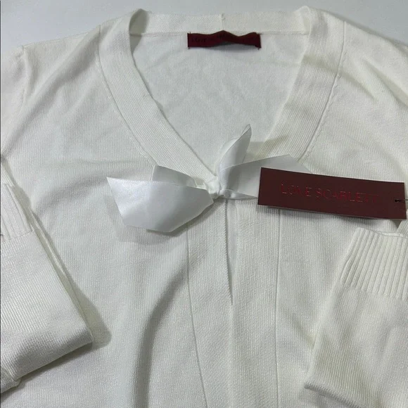 Elegant Women's V-Neck Sweater in Cream - Picture 6 of 16